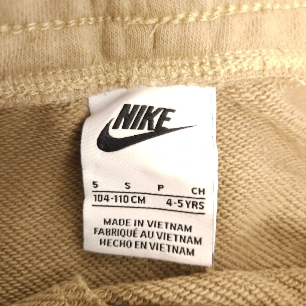 NWT Nike Khaki Cotton‎ Blend Athletic Shorts Boys Small 4-5 Years 21-24x4